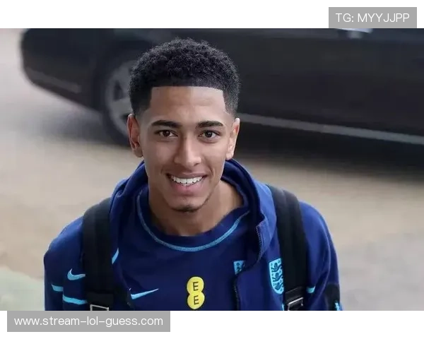 足球迷妹圈揭秘 球星背后的热血追随与独特魅力